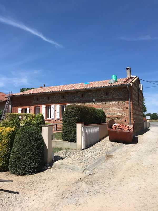 Carousselle de photo d'un chantier de d'isolation de toiture par sarking pour une lauragaise sur les hauteur de Toulouse