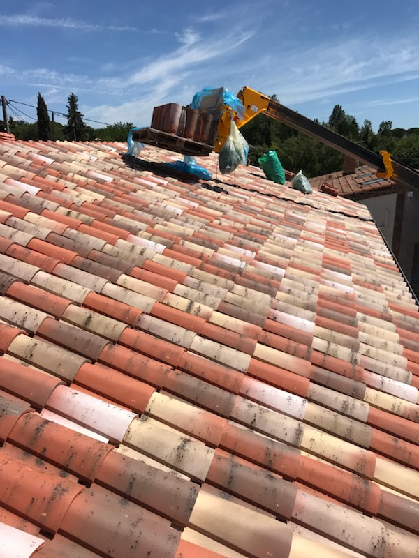 Carousselle de photo d'un chantier de d'isolation de toiture par sarking pour une lauragaise sur les hauteur de Toulouse