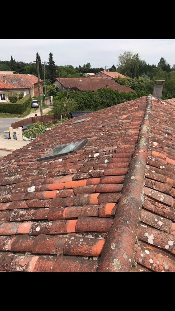 Carousselle de photo d'un chantier de d'isolation de toiture par sarking pour une lauragaise sur les hauteur de Toulouse