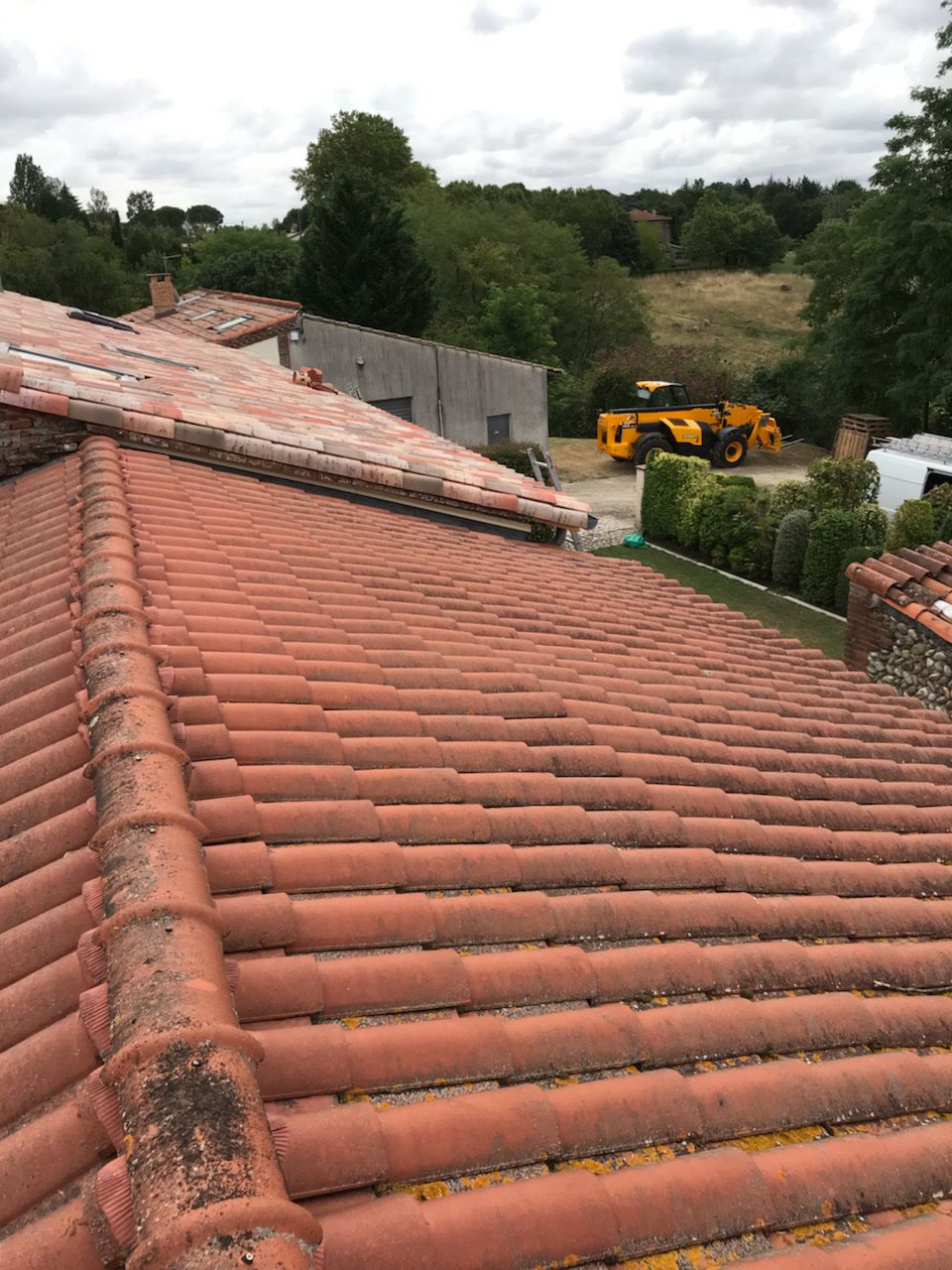 Carousselle de photo d'un chantier de d'isolation de toiture par sarking pour une lauragaise sur les hauteur de Toulouse