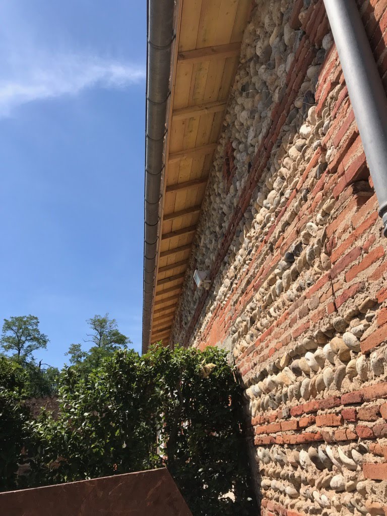 Carousselle de photo d'un chantier de d'isolation de toiture par sarking pour une lauragaise sur les hauteur de Toulouse