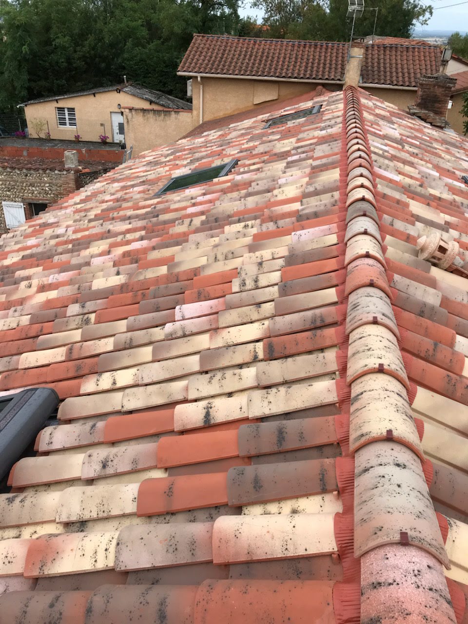 Carousselle de photo d'un chantier de d'isolation de toiture par sarking pour une lauragaise sur les hauteur de Toulouse