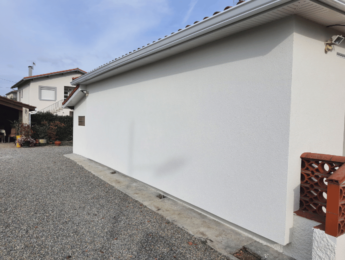 Photos de la pose d’isolation par l’extérieur en polystyrène graphité pour un pavillon Toulousain